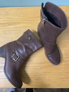 Anne Klein Brown Akjunka LeatherBoots Gold Buckle Size 7.5